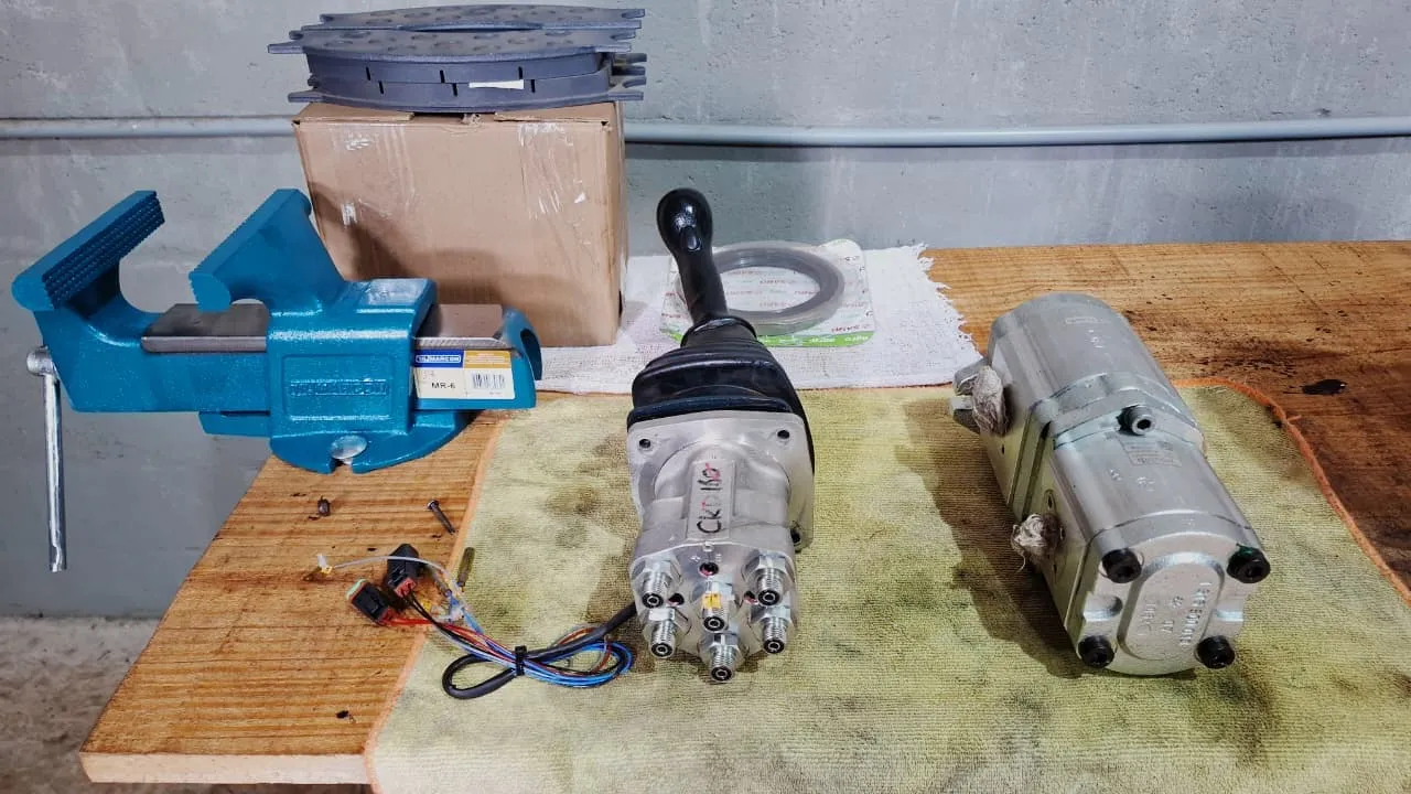 Manutenção em placas separadoras e comandos hidráulicos
